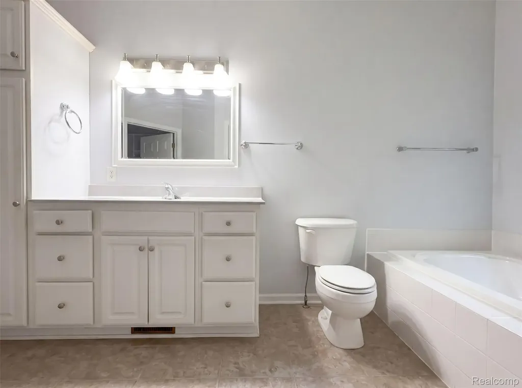 1102 Hawthorne Greenville City MI 48838