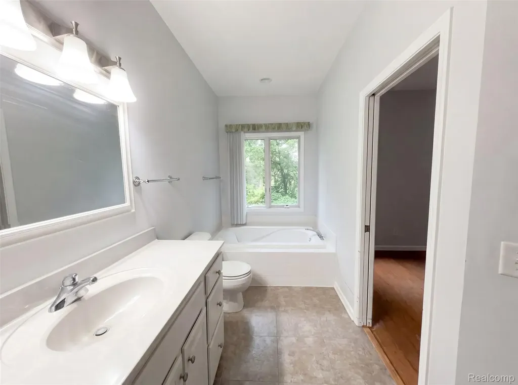 1102 Hawthorne Greenville City MI 48838