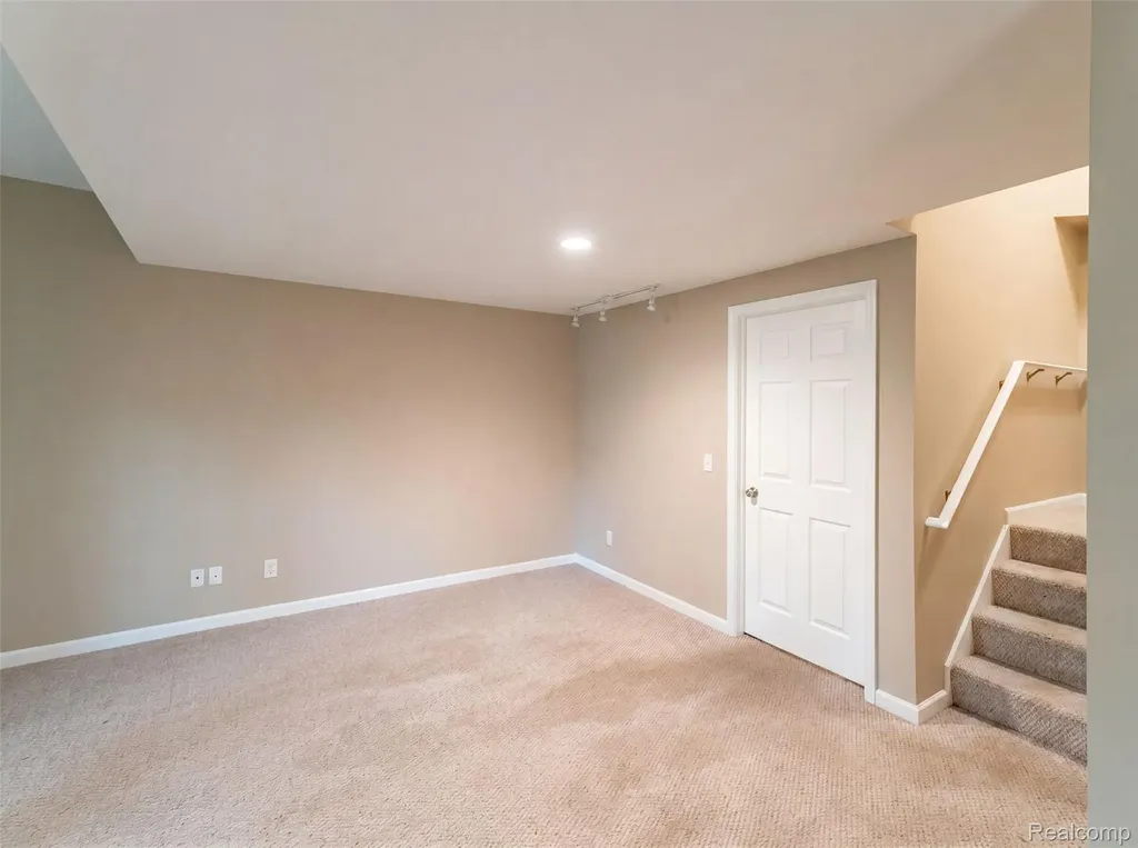 1102 Hawthorne Greenville City MI 48838