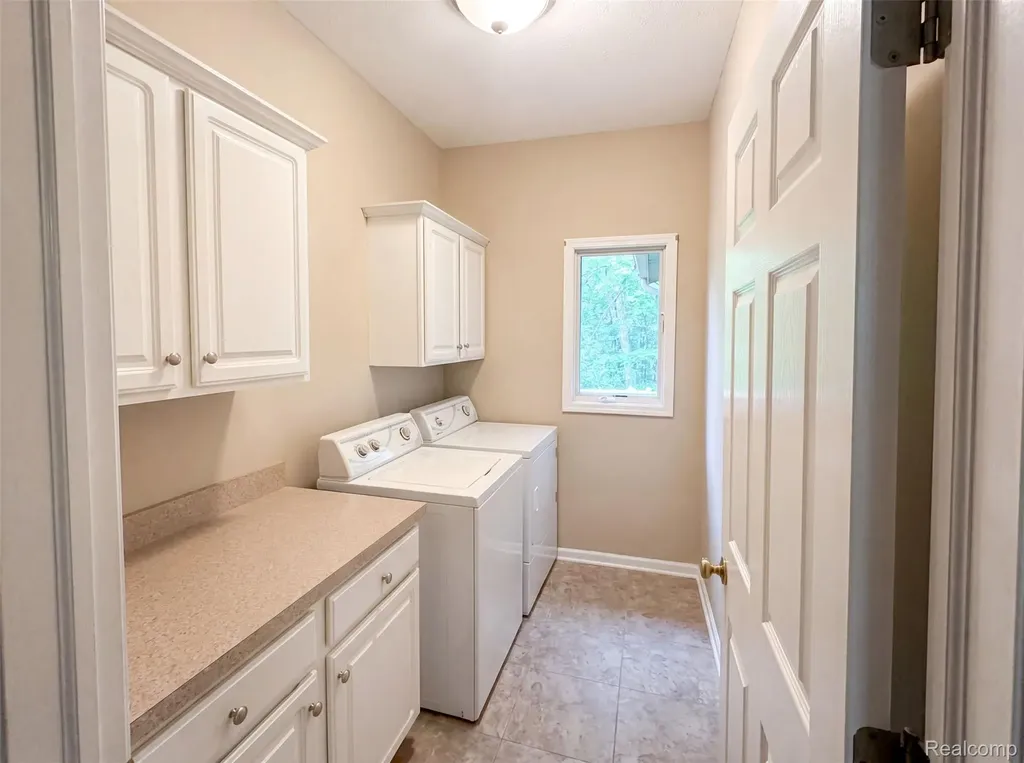 1102 Hawthorne Greenville City MI 48838