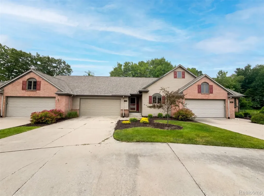 1102 Hawthorne Greenville City MI 48838