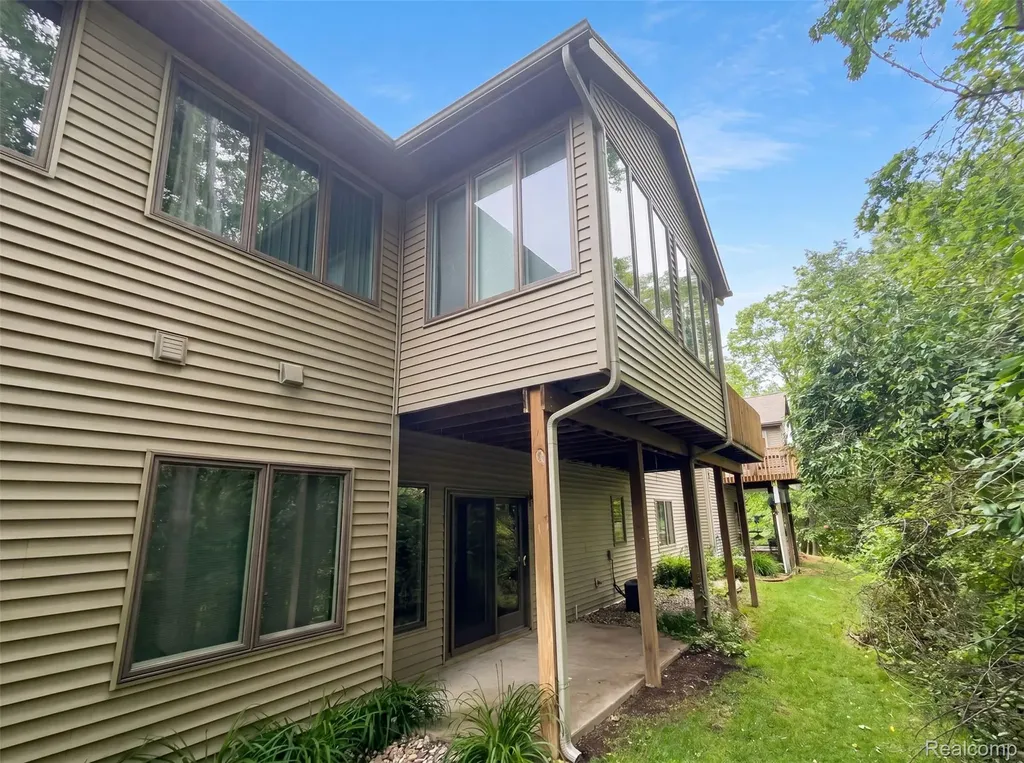 1102 Hawthorne Greenville City MI 48838