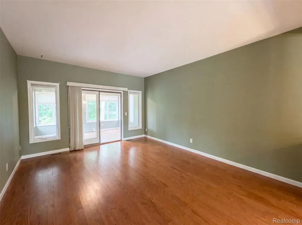 1102 Hawthorne Greenville City MI 48838