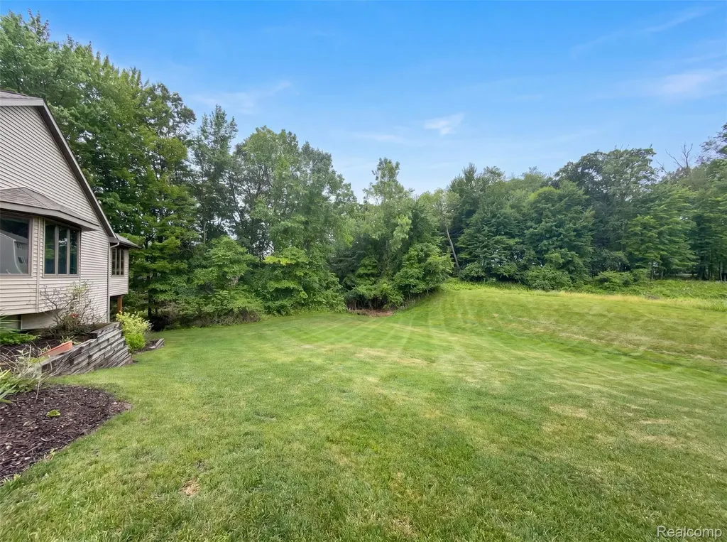 1102 Hawthorne Greenville City MI 48838