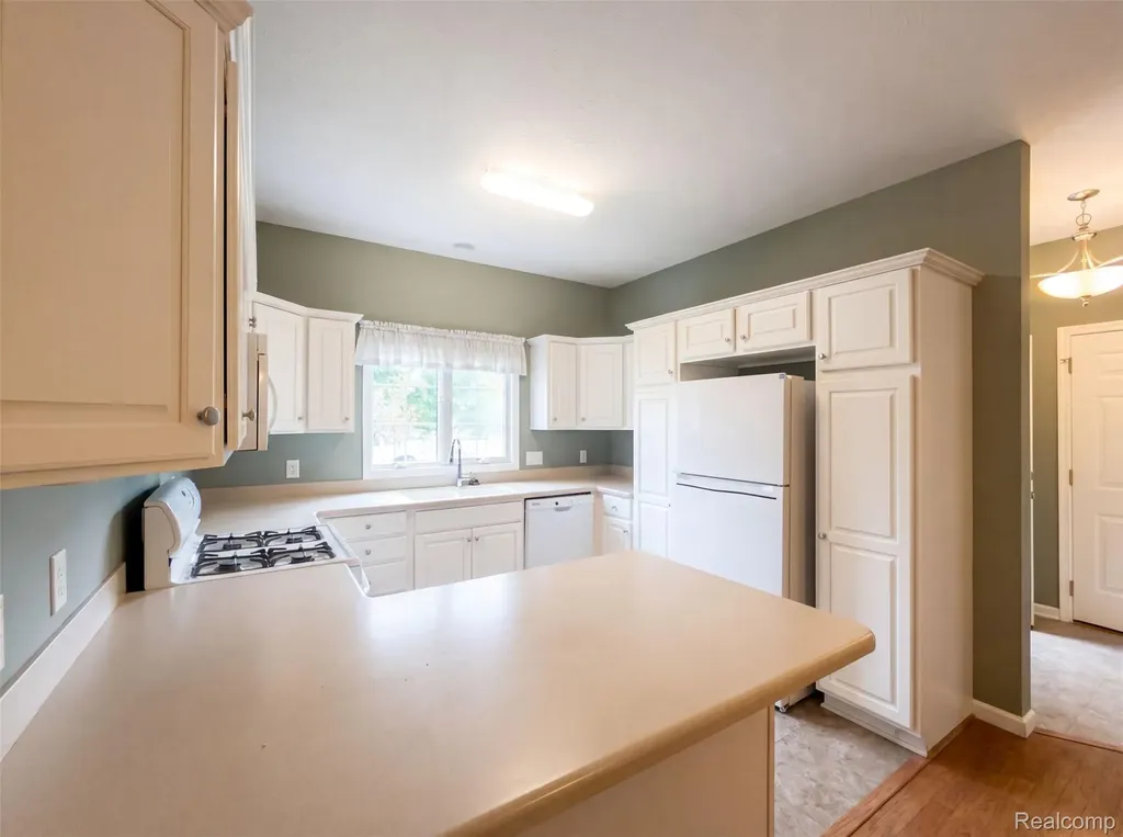 1102 Hawthorne Greenville City MI 48838