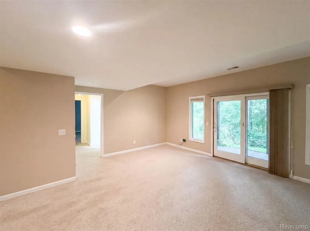 1102 Hawthorne Greenville City MI 48838