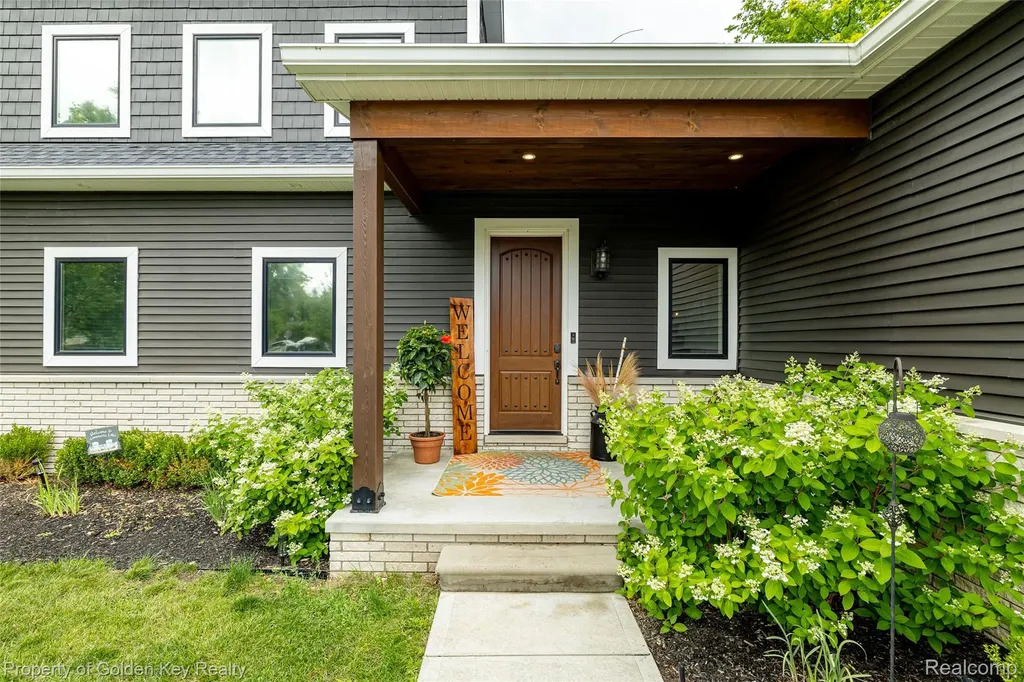 1210 W Oakley Park Road Commerce Charter Township MI 48390