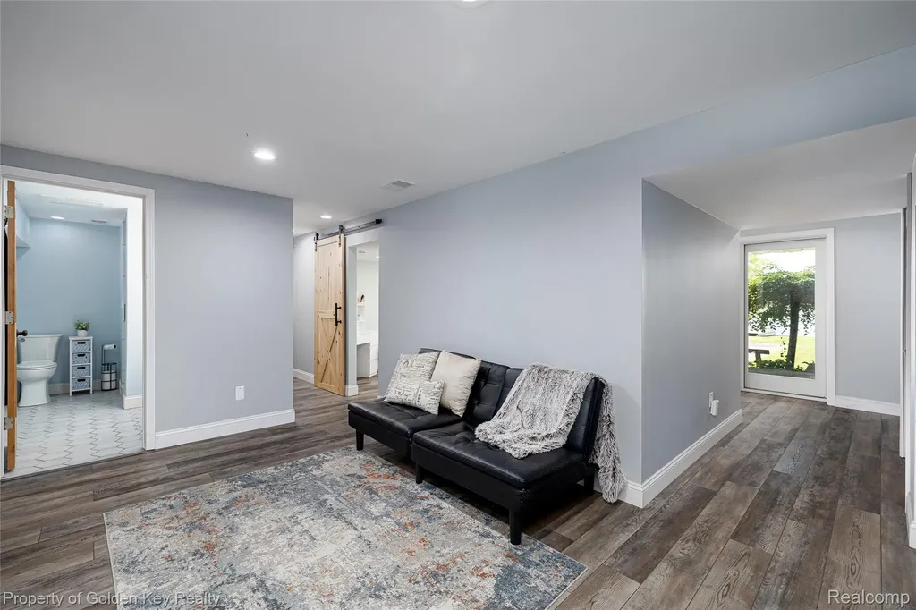 1210 W Oakley Park Road Commerce Charter Township MI 48390
