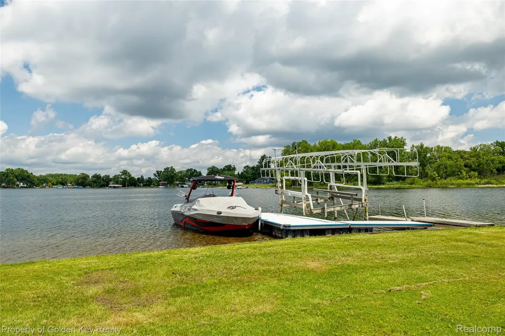 1210 W Oakley Park Road Commerce Charter Township MI 48390