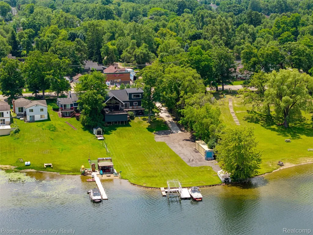 1210 W Oakley Park Road Commerce Charter Township MI 48390