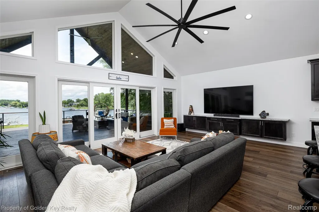 1210 W Oakley Park Road Commerce Charter Township MI 48390