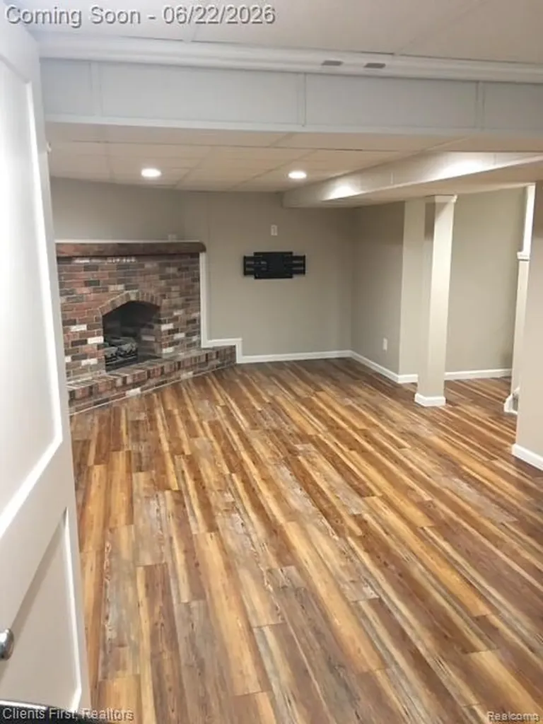 24631 Carlysle Street Dearborn City MI 48124