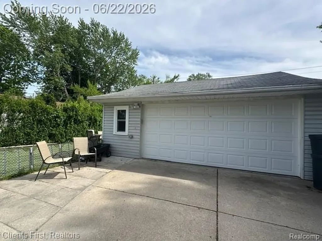 24631 Carlysle Street Dearborn City MI 48124