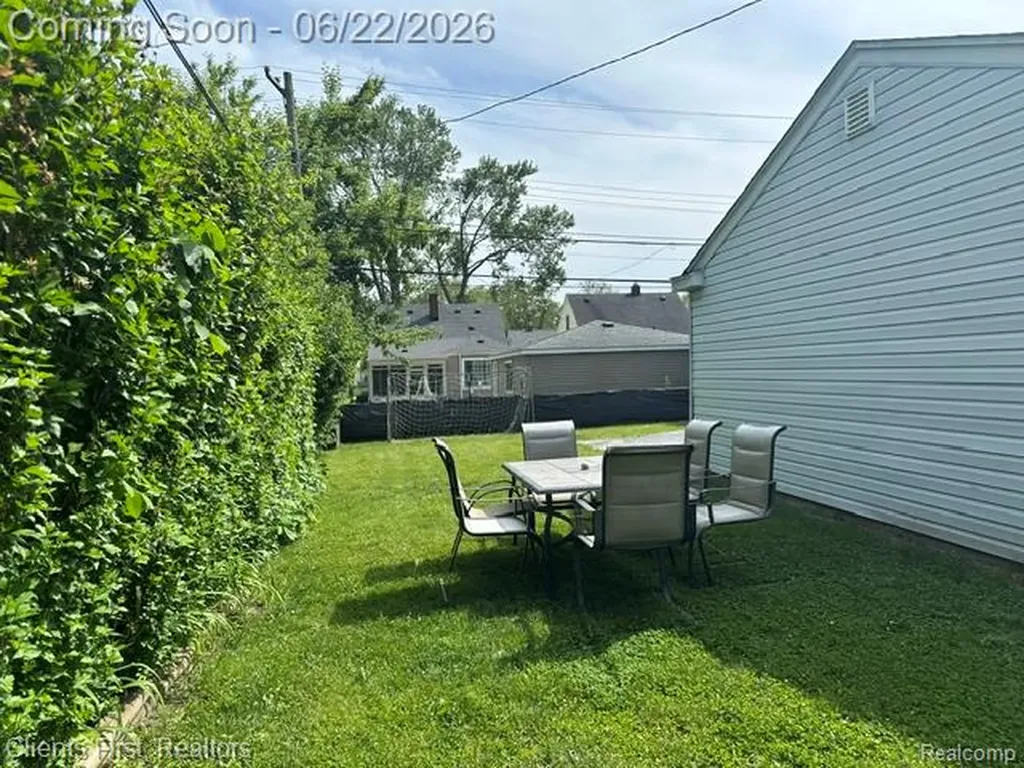 24631 Carlysle Street Dearborn City MI 48124