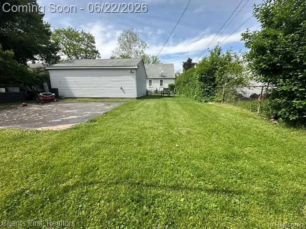 24631 Carlysle Street Dearborn City MI 48124
