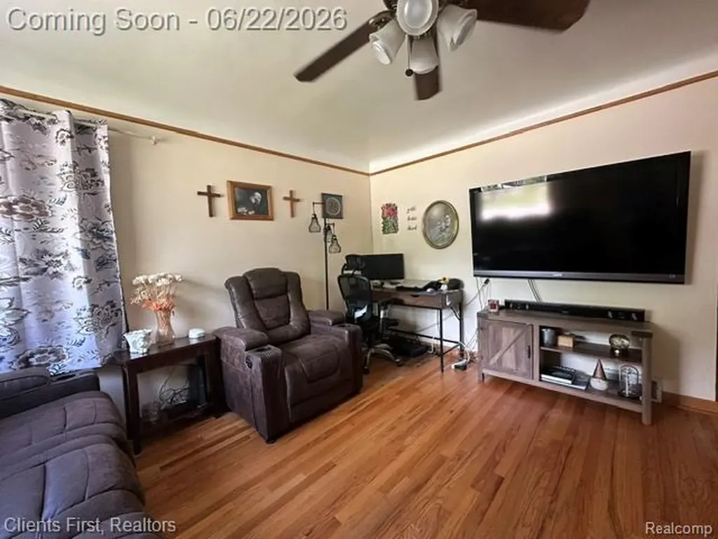 24631 Carlysle Street Dearborn City MI 48124