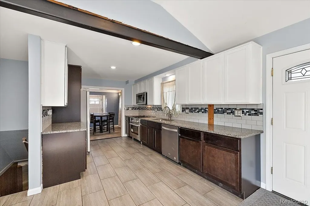 19111 Ike Street Roseville City MI 48066