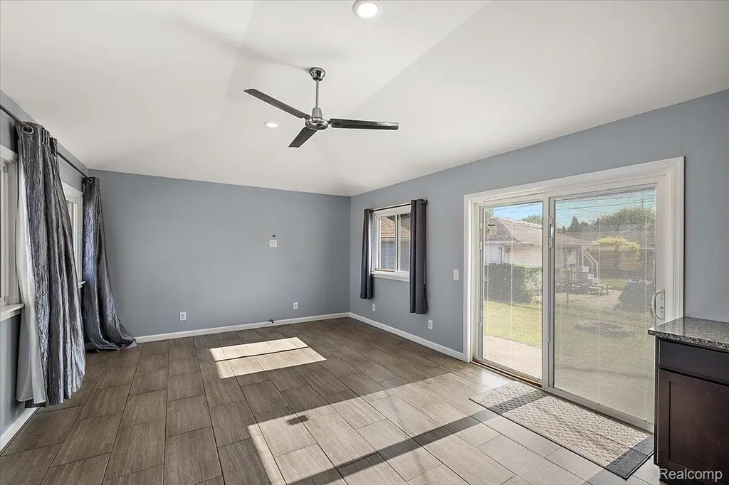 19111 Ike Street Roseville City MI 48066