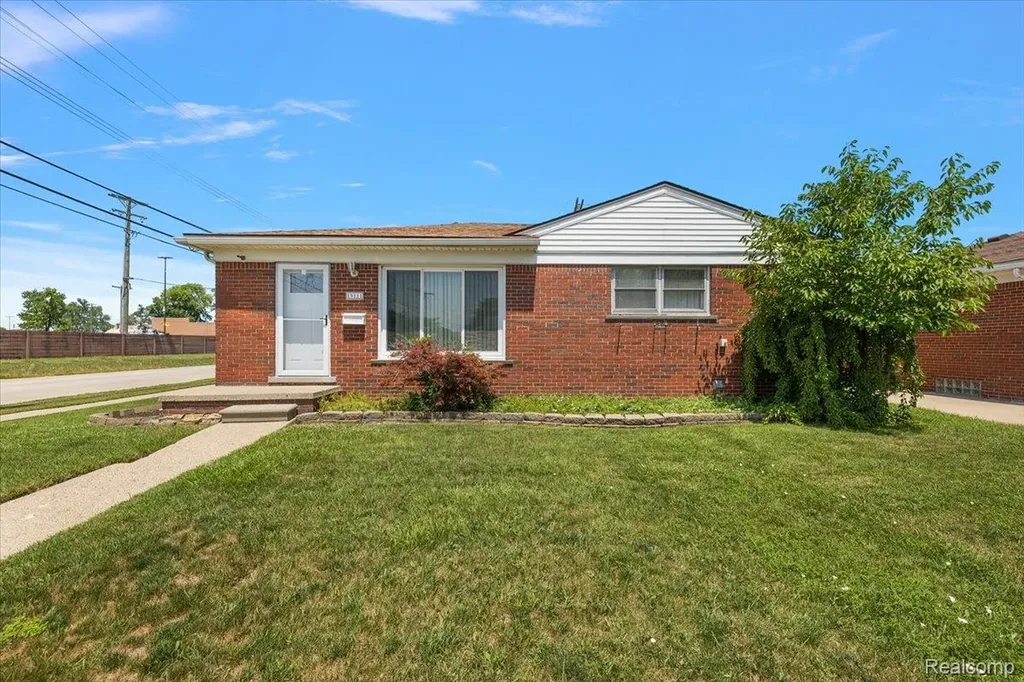 19111 Ike Street Roseville City MI 48066