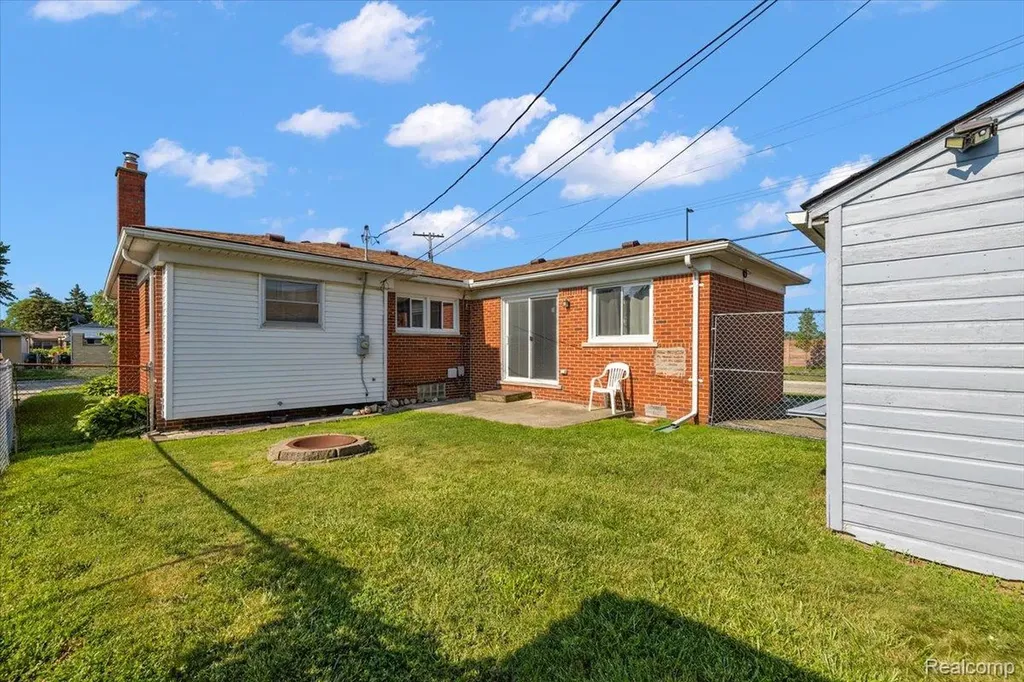 19111 Ike Street Roseville City MI 48066
