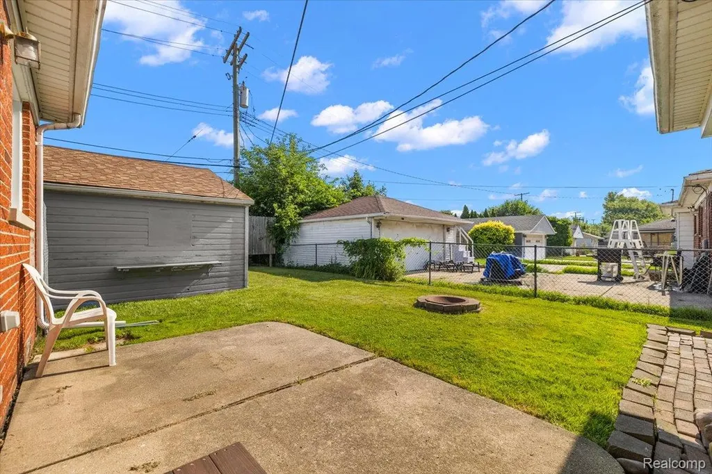 19111 Ike Street Roseville City MI 48066