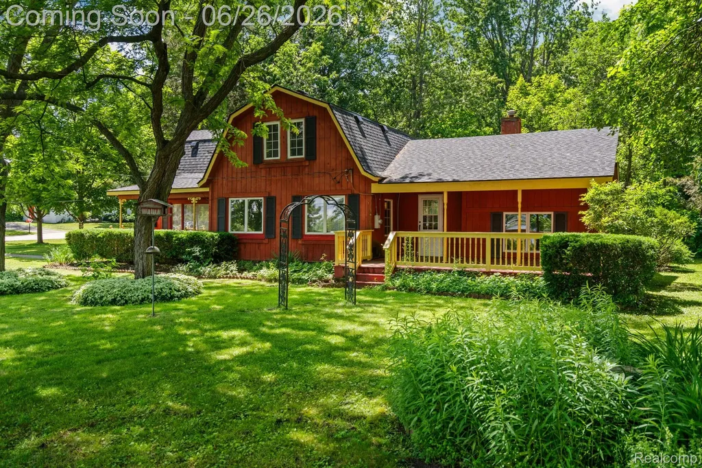 514 Lake Street Howell City MI 48843