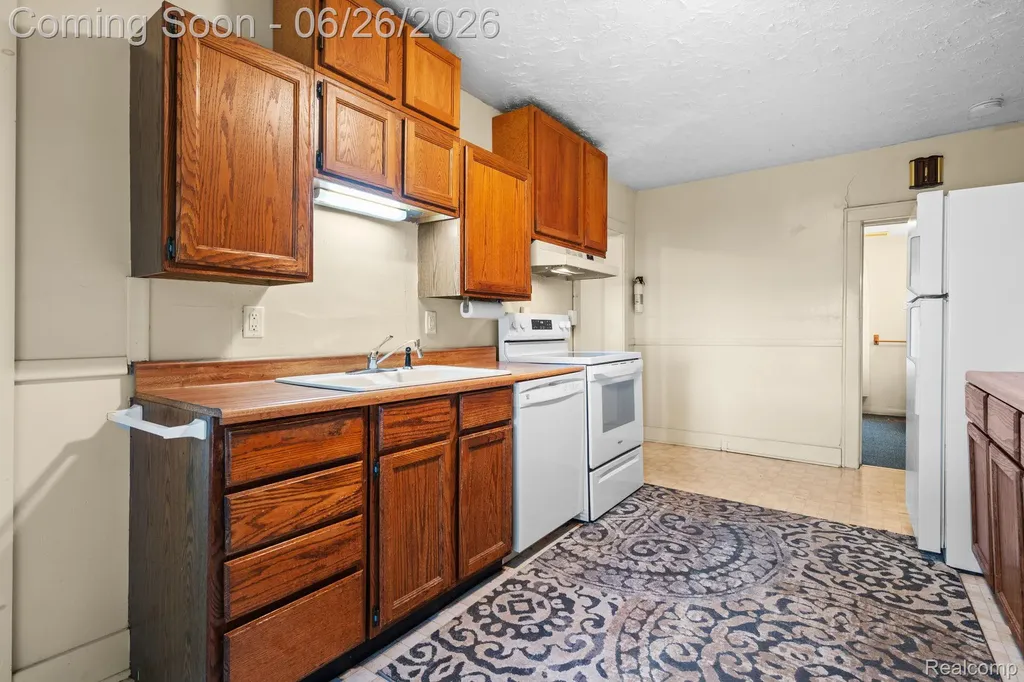 514 Lake Street Howell City MI 48843