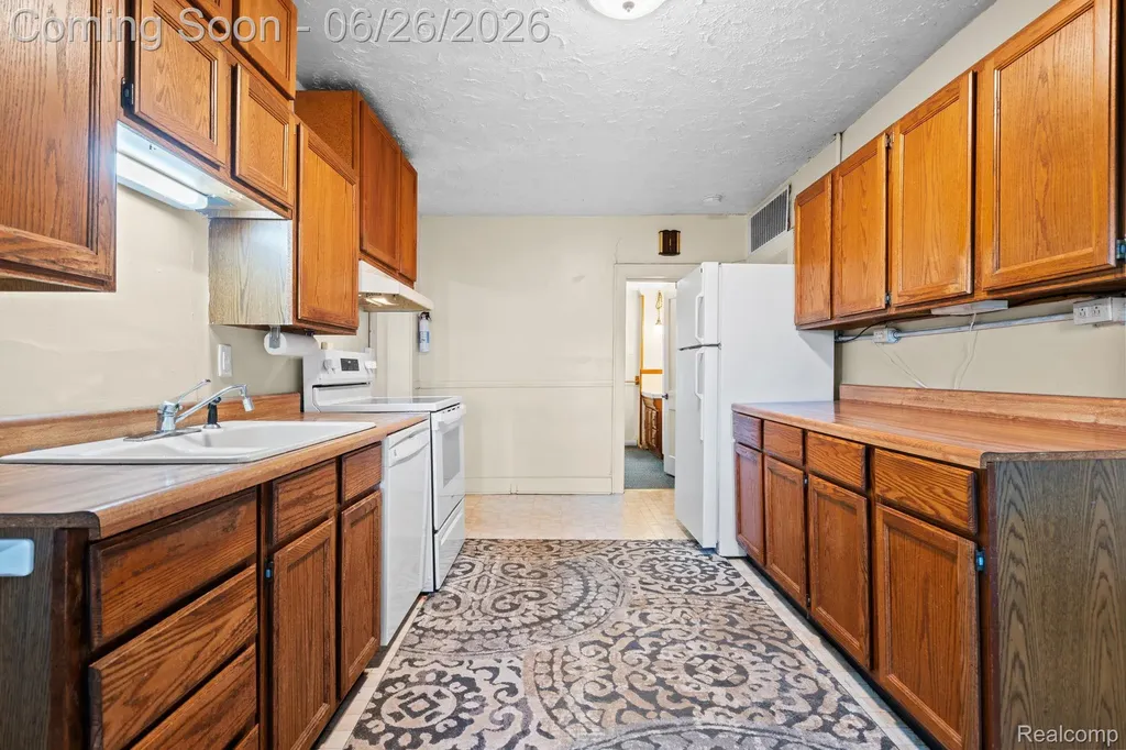 514 Lake Street Howell City MI 48843