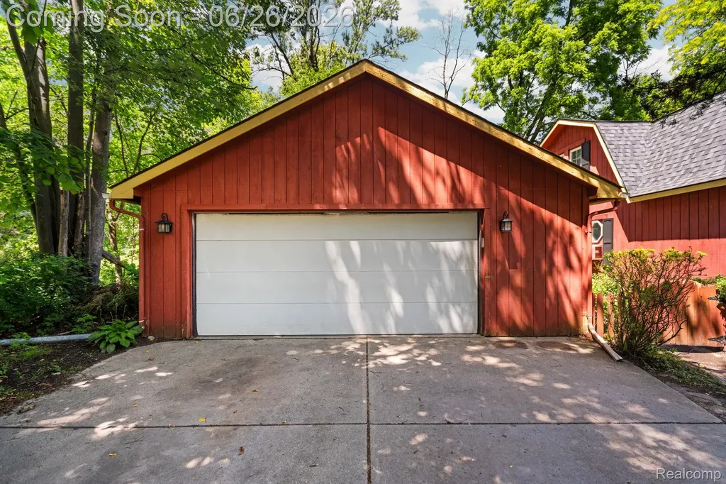 514 Lake Street Howell City MI 48843