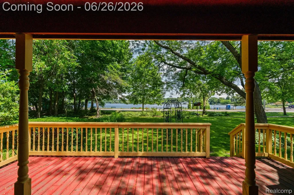 514 Lake Street Howell City MI 48843