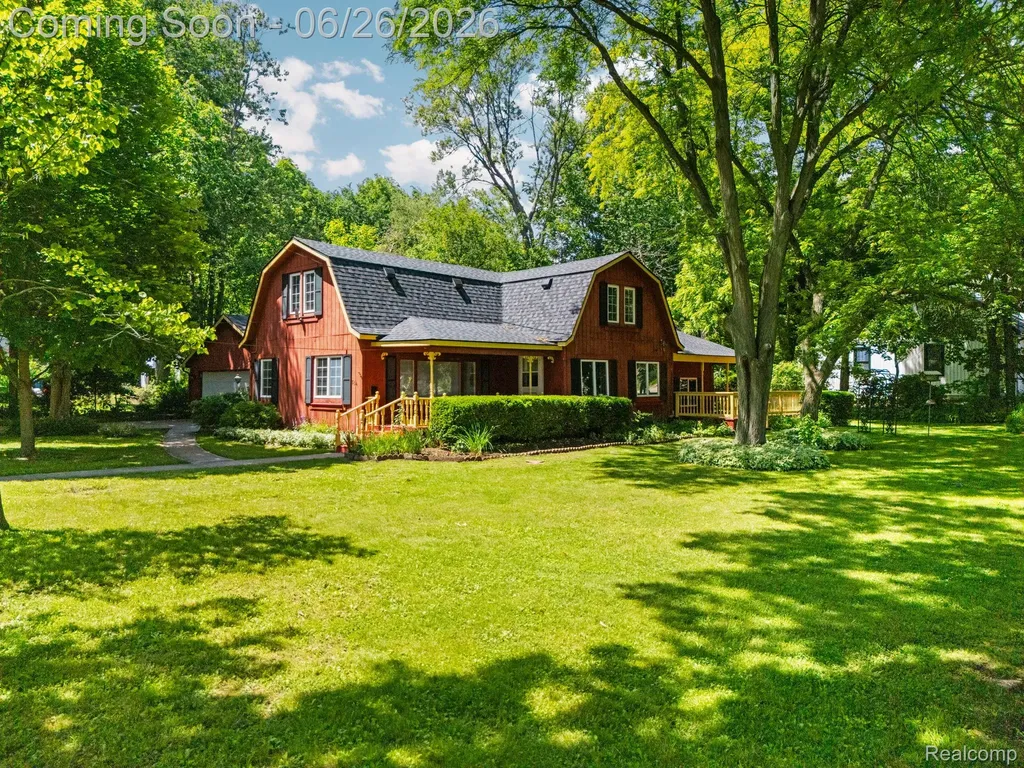514 Lake Street Howell City MI 48843