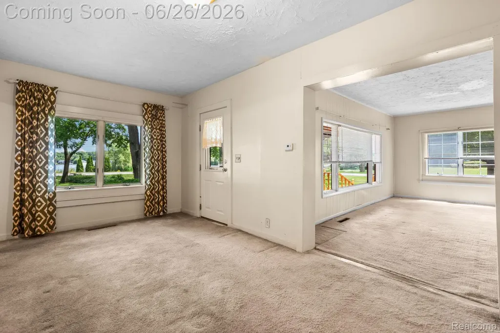 514 Lake Street Howell City MI 48843
