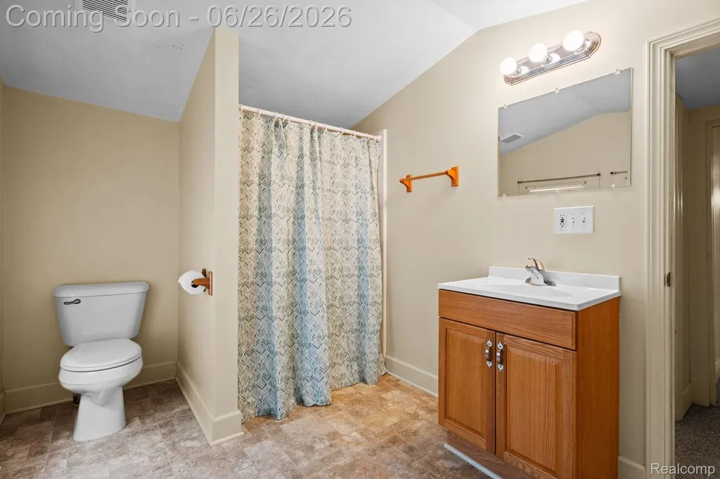 514 Lake Street Howell City MI 48843