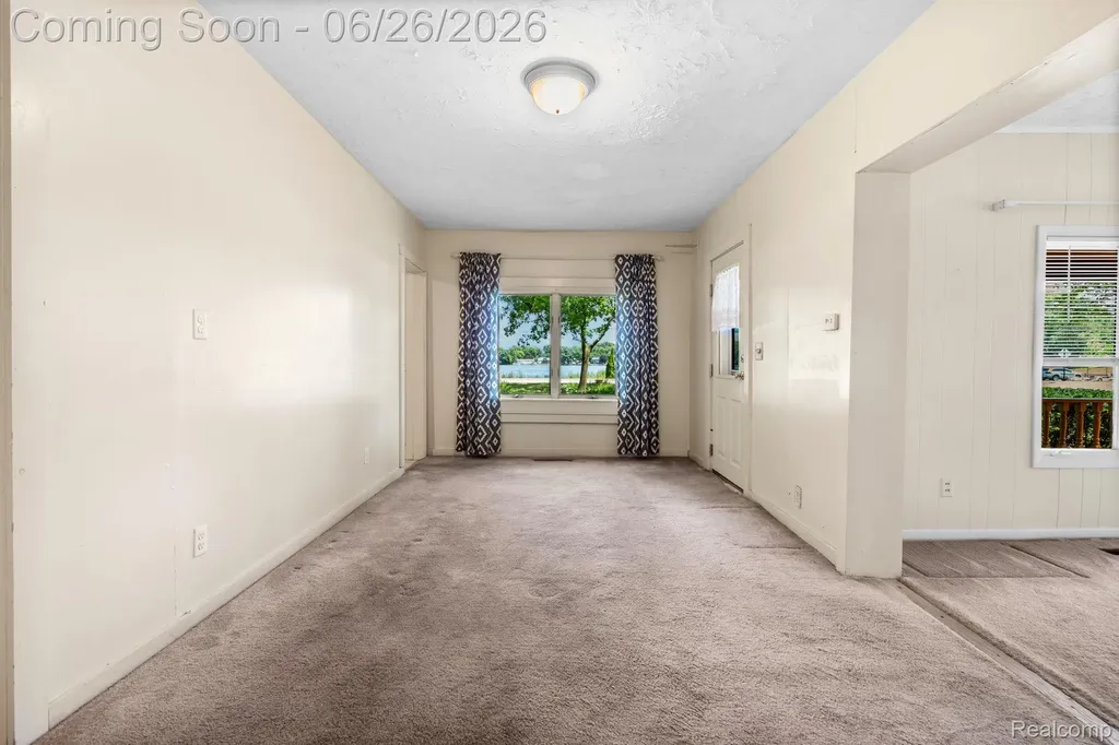 514 Lake Street Howell City MI 48843