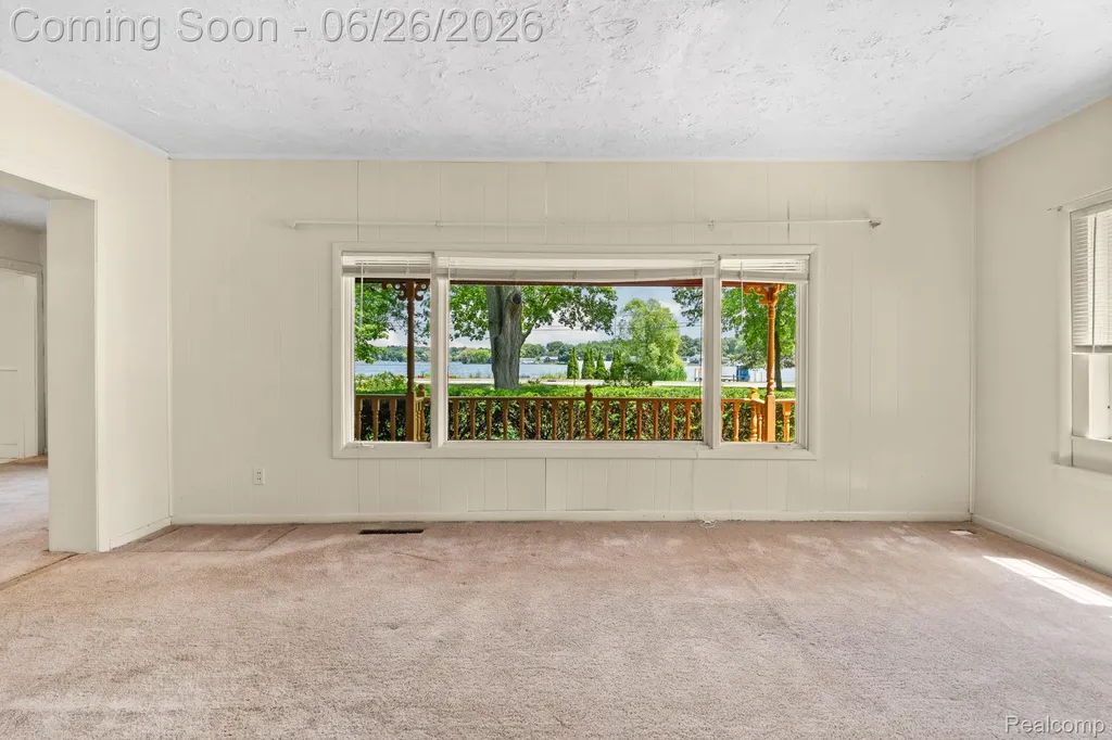 514 Lake Street Howell City MI 48843
