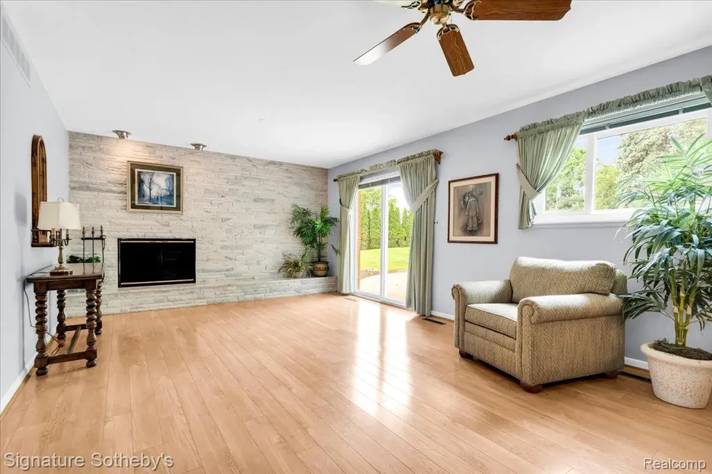 6851 Meath Hunt Circle Troy City MI 48098