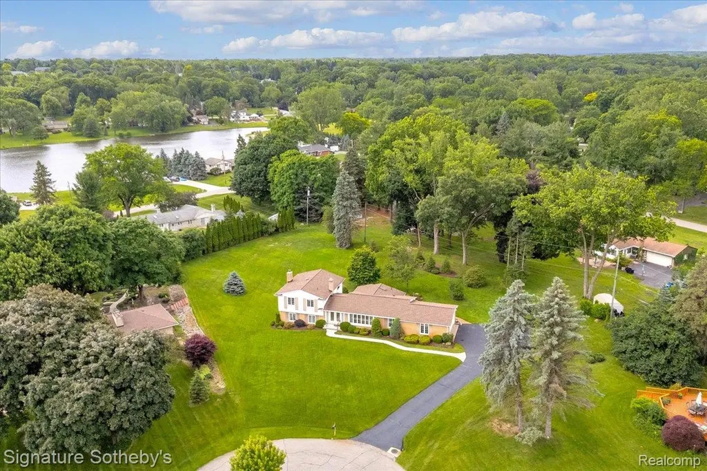 6851 Meath Hunt Circle Troy City MI 48098