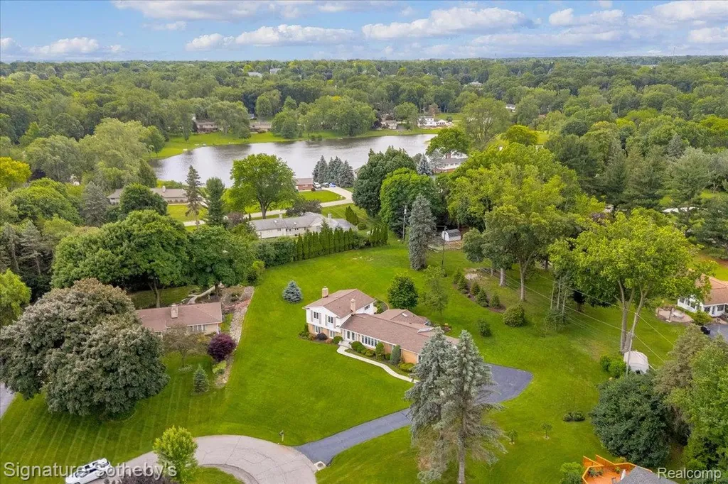 6851 Meath Hunt Circle Troy City MI 48098