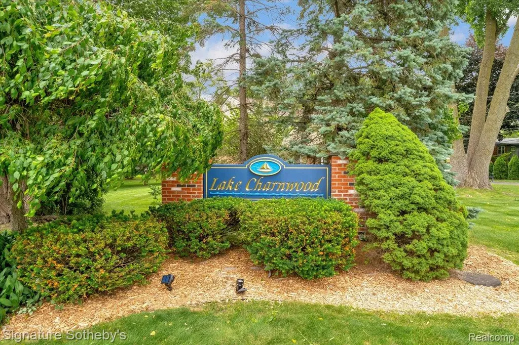6851 Meath Hunt Circle Troy City MI 48098