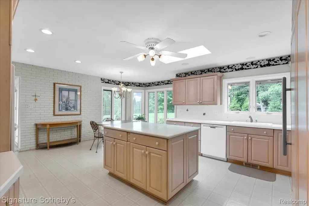 6851 Meath Hunt Circle Troy City MI 48098
