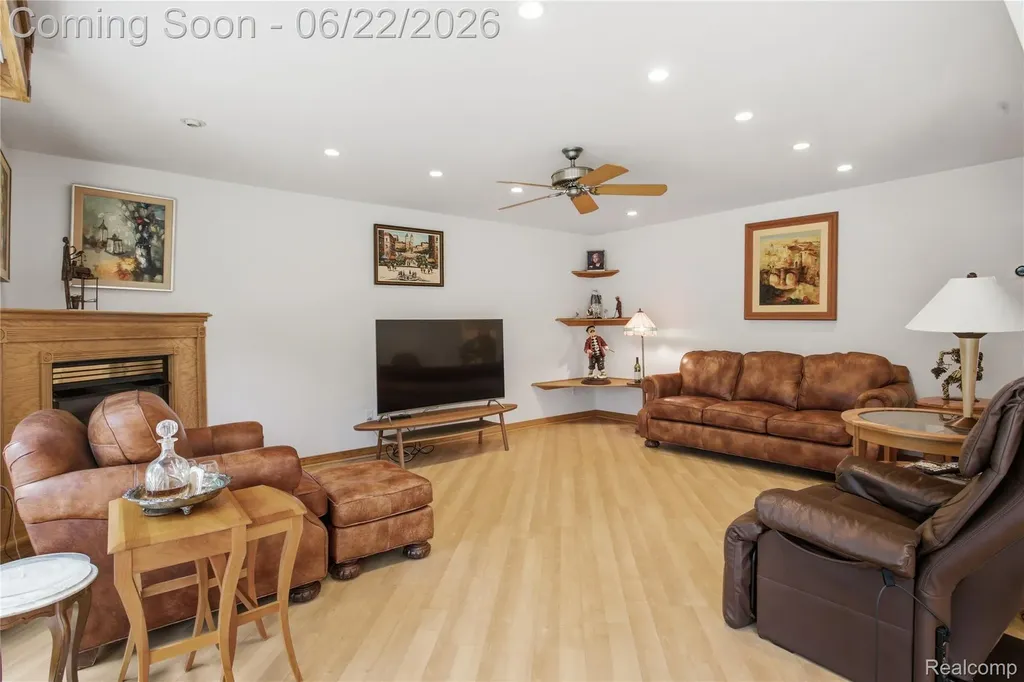 28143 W 12 Mile Road Farmington Hills City MI 48334
