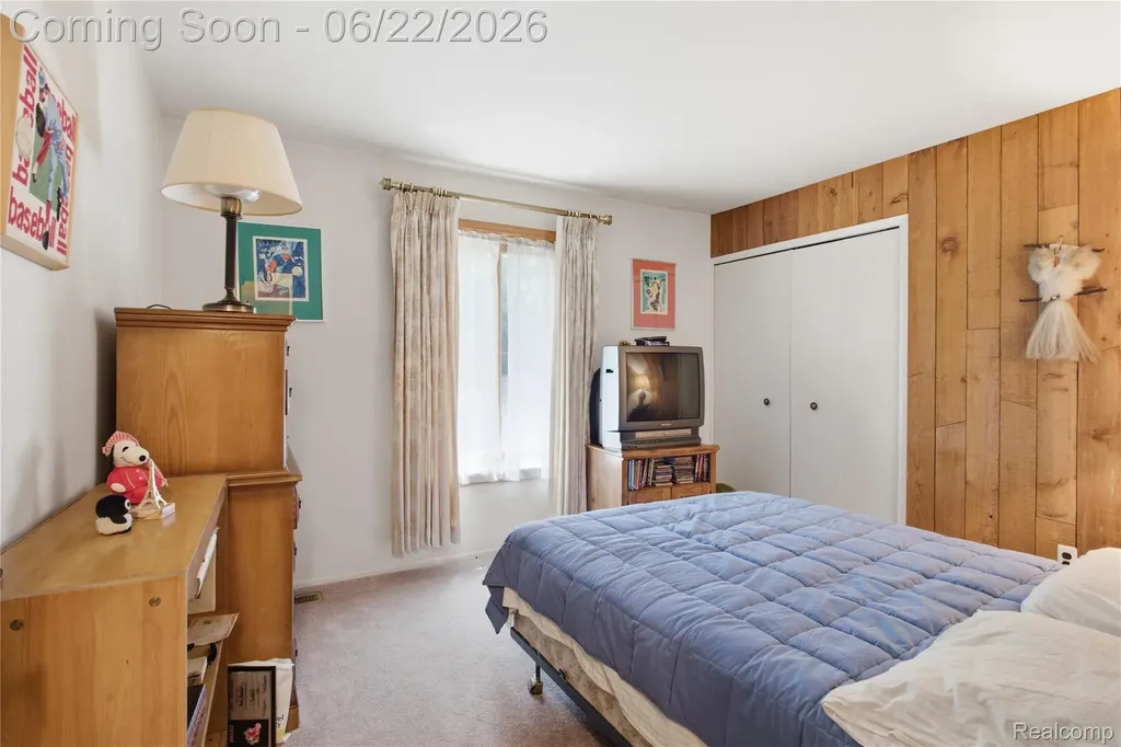 28143 W 12 Mile Road Farmington Hills City MI 48334