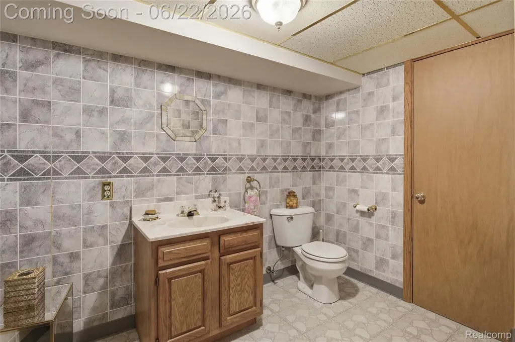 28143 W 12 Mile Road Farmington Hills City MI 48334