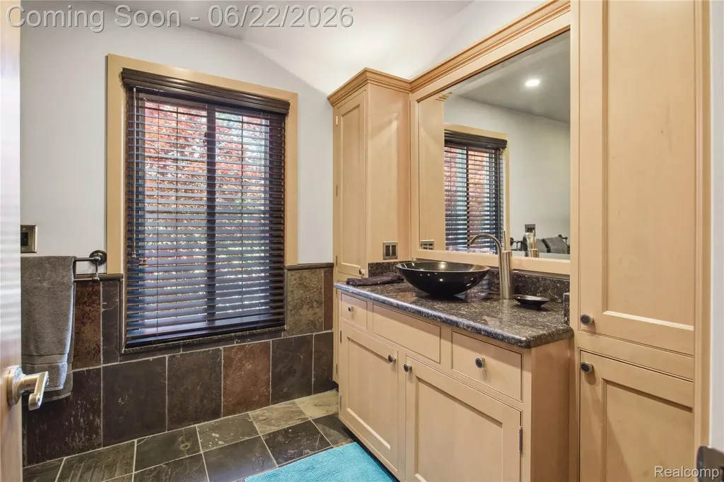 28143 W 12 Mile Road Farmington Hills City MI 48334