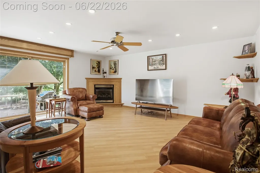 28143 W 12 Mile Road Farmington Hills City MI 48334