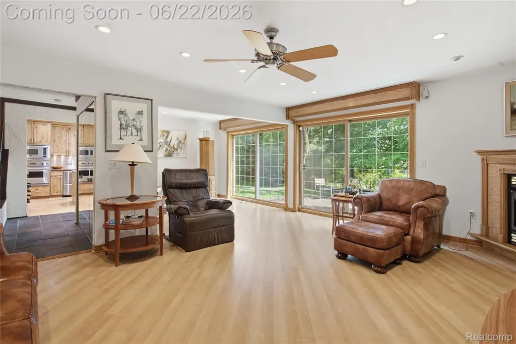 28143 W 12 Mile Road Farmington Hills City MI 48334