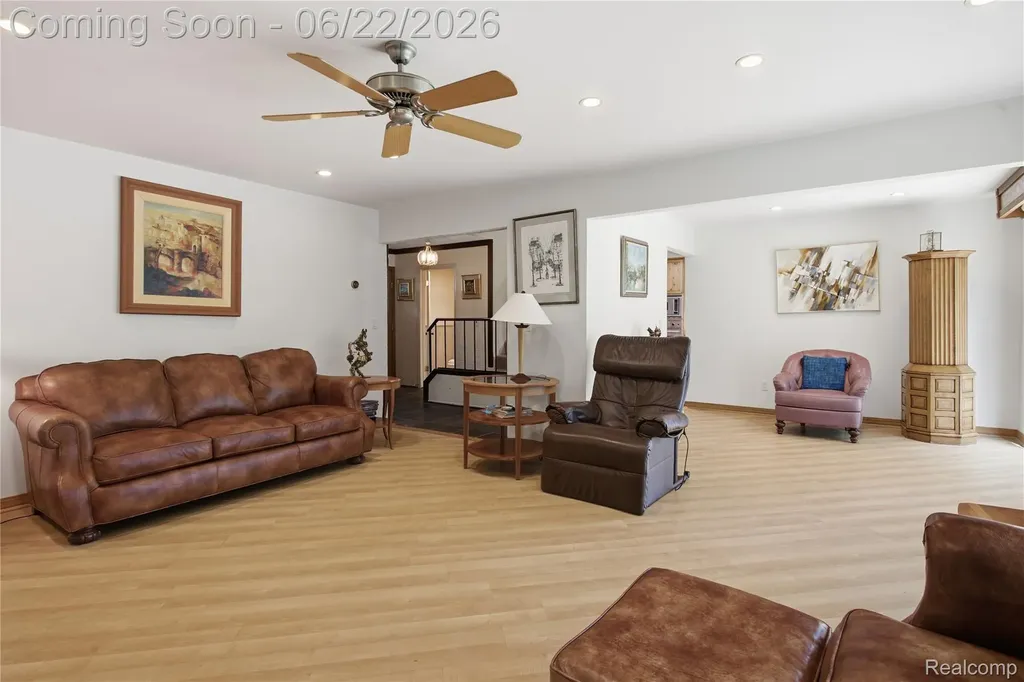 28143 W 12 Mile Road Farmington Hills City MI 48334