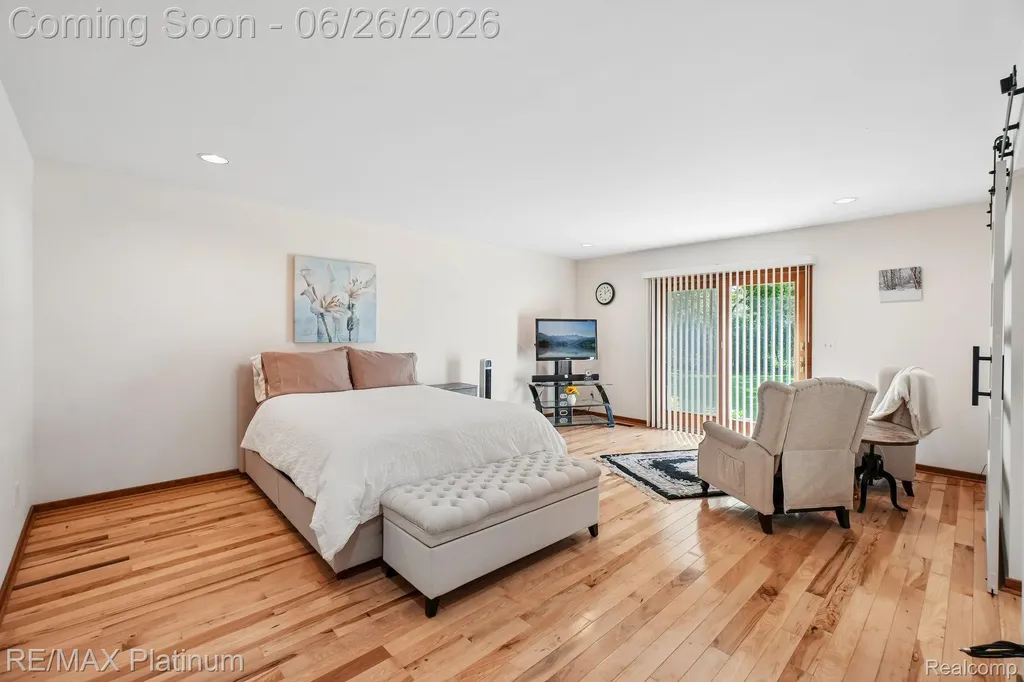 6100 Oak Valley Drive Hamburg Township MI 48189