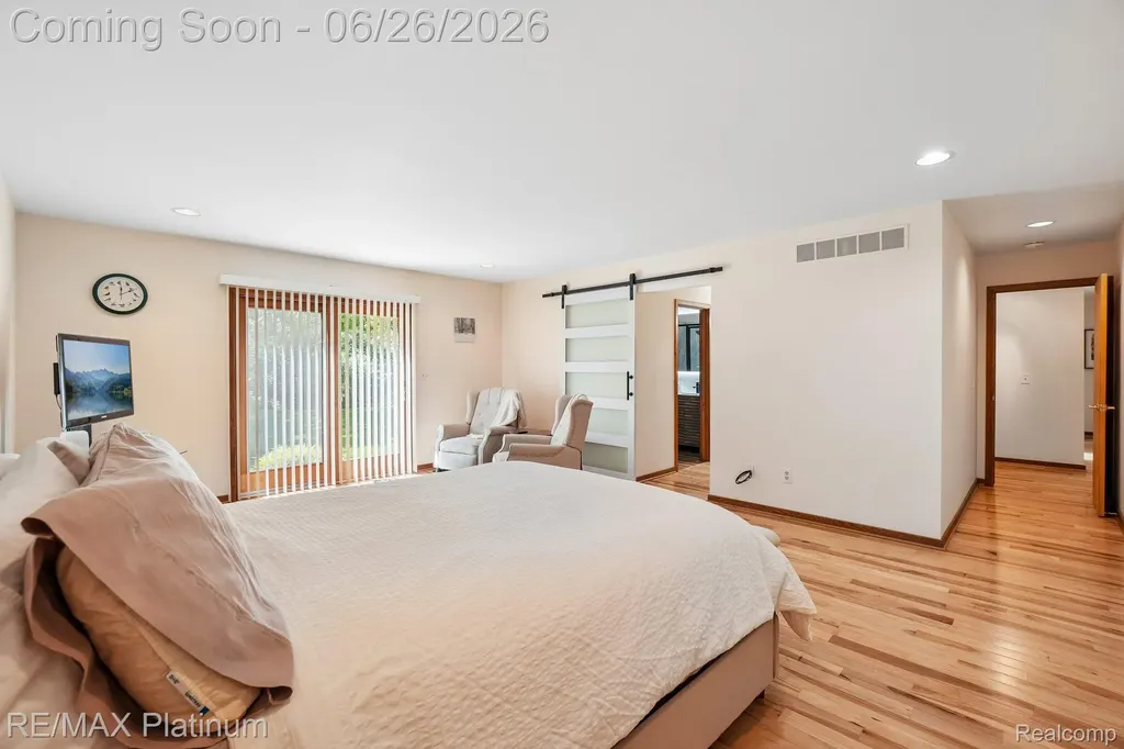 6100 Oak Valley Drive Hamburg Township MI 48189