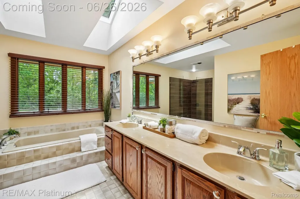 6100 Oak Valley Drive Hamburg Township MI 48189